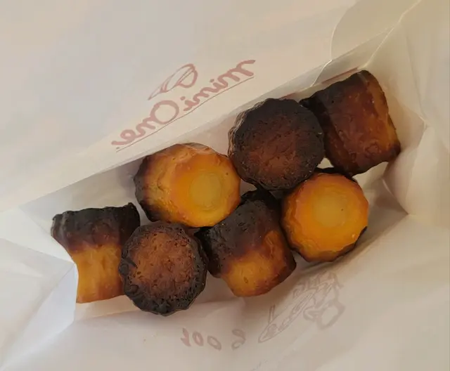 外表硬淋，但內裏煙韌，焦糖味突出，但吃兩粒便容易覺得膩。