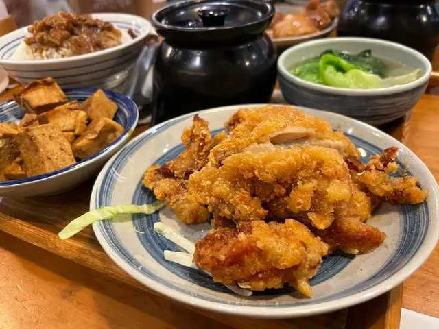 鹽酥雞排滷肉飯