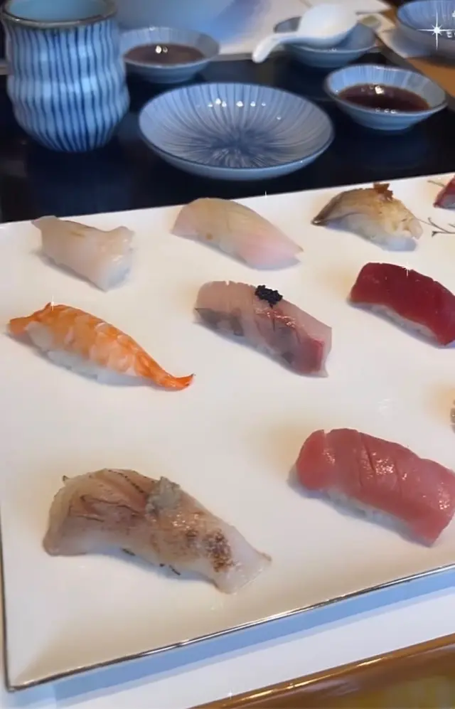 Deluxe sushi set 熟蝦