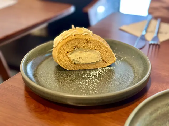 Pistachio cream roll