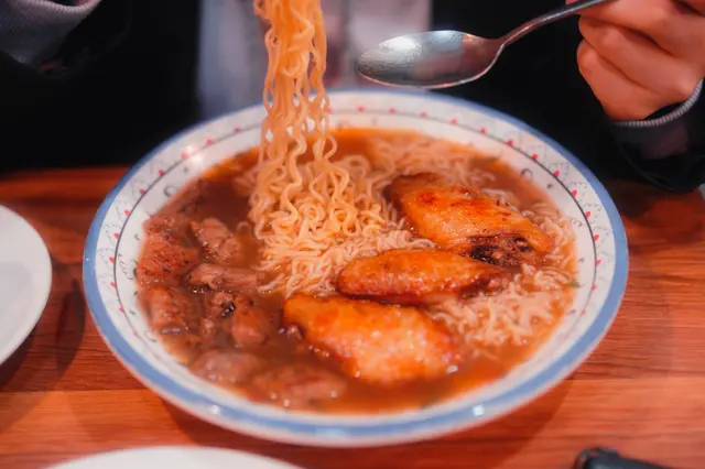 炸雞翼牛柳粒公仔麵