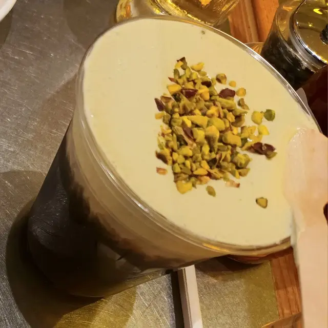 開心果奶蓋紅茶特飲
