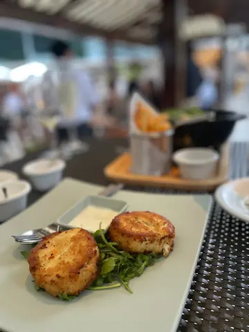 Crab and lobster cake