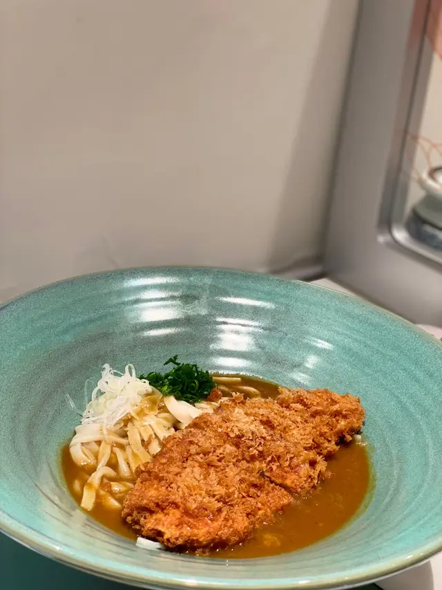 咖哩湯好濃好香,掛湯效果一流!豬扒大大塊,食落外脆內軟