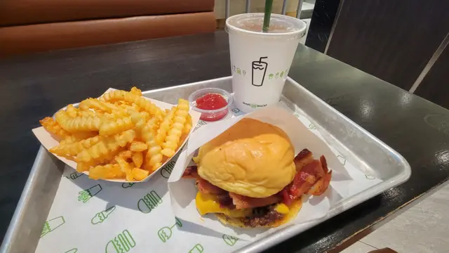 漢堡感覺比以前冇咁好味,但薯條仲keep得到👍🏼
