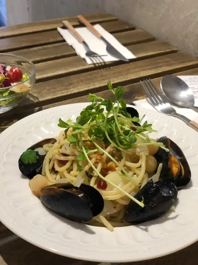 香辣蒜片白酒襯青口珍珠帶子意粉,賣相和份量,也合格,但味道一般!