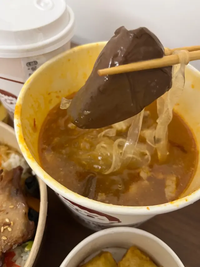 麻辣鴨血肉燥寬粉