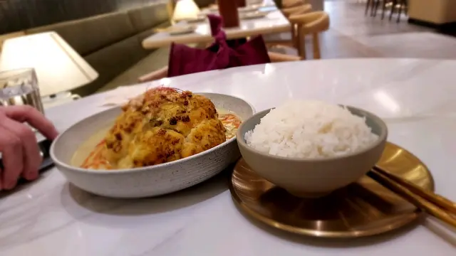 烤原個椰菜花配青咖哩