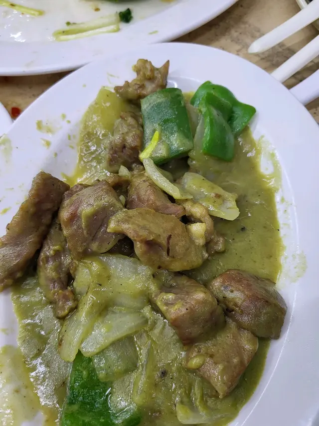 呢碟野真係超難食！白烚牛肉，冇肉味，綠色醬完全冇芥末味，整碟都好難食！