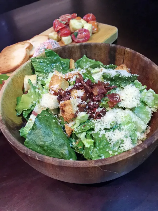 凱撒沙律配煙肉