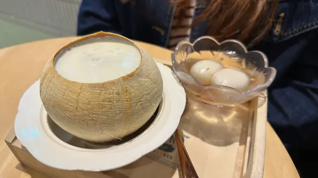 椰皇桃膠燉雙皮奶