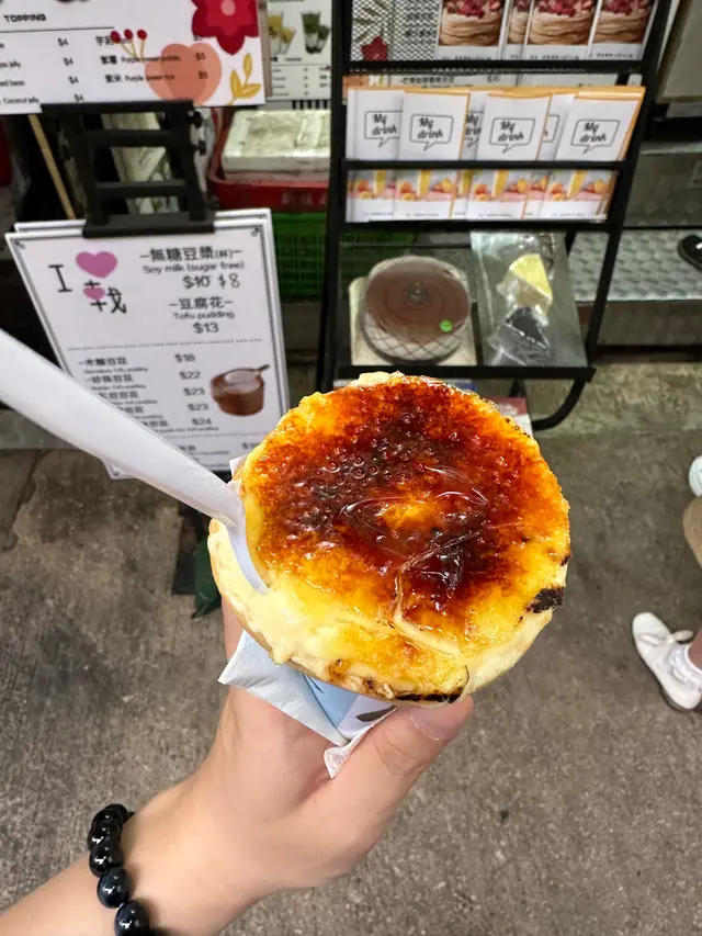 上層係焦糖燉蛋    中間係啲cream  最底層係雪糕    雪糕味道可以自選   好特別 的配搭