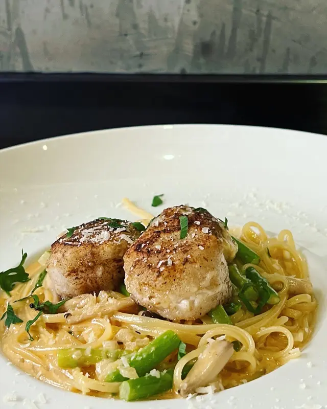 Linguine with Seared Hokkaido Scallops, Lobster Cream