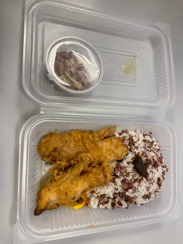 参巴鱼柳红米饭
