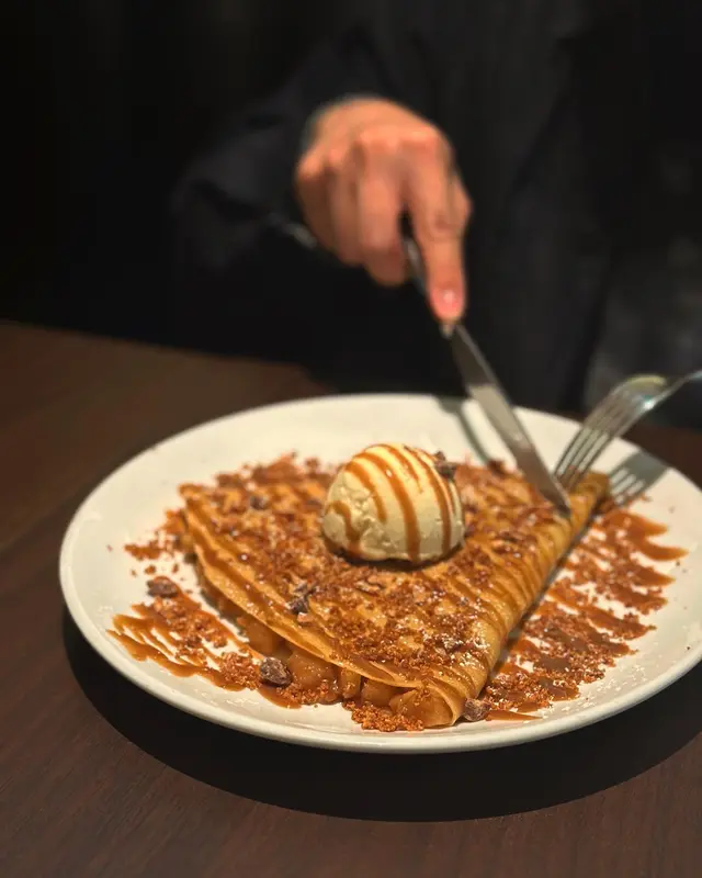 蘋果金寶配奶油醬及香草雪糕