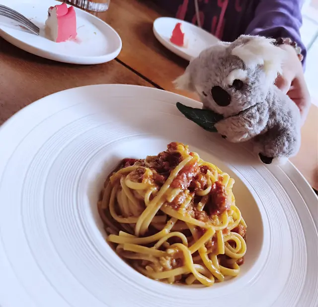 唔算好大碟.但好嘅嘢.貴精不貴多.蒜蓉味配合蕃茄醬兩者好夾.義粉撈埋一齊去食.味道突出.有啲酸酸甜甜.義粉彈牙爽口!👍😋😋😋