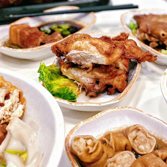 雞髀炸得金黃香脆,仲啖啖肉添!