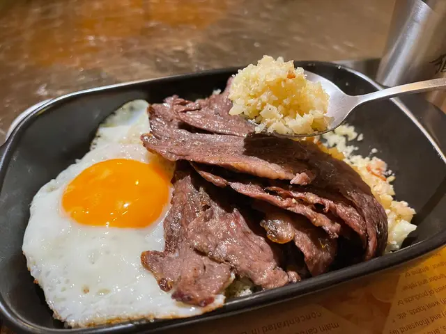 特盛燒和牛煎蛋配煙肉椰菜花飯