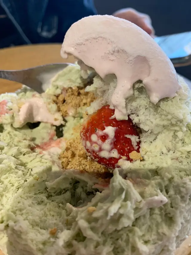 佐賀草莓開心果味刨冰
