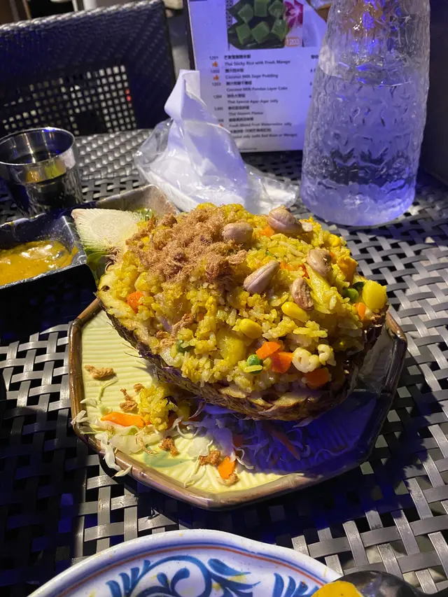 原個菠蘿海鮮炒飯