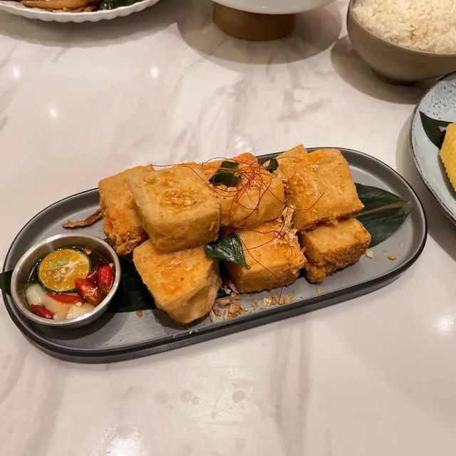 脆炸豆腐配泰式魚露