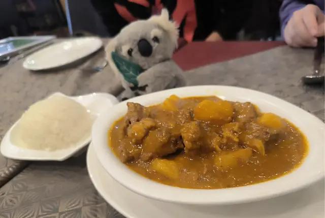 配白飯一碗🥣.牛腩軟冧.份量唔少.咖喱🍛好香.但唔夠辣.好味！👍😋😋😋