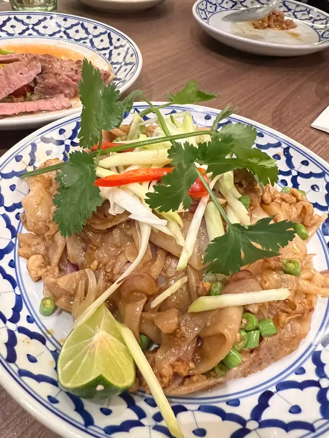 蝦膏肉碎炒寛河粉
