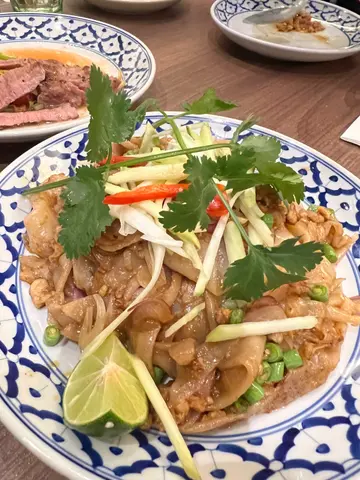 蝦膏肉碎炒寛河粉
