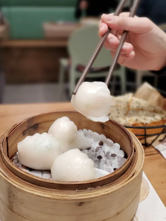 月半彎晶瑩鮮蝦餃