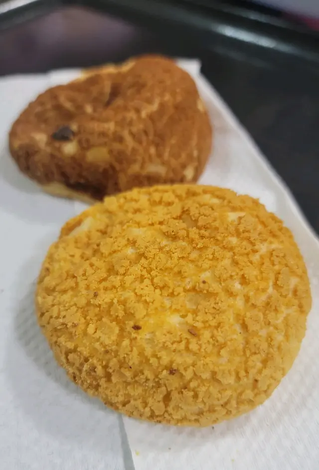 菠蘿皮做得香脆，而內裏麻糬煙韌， 這個組合配合得不錯