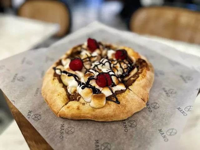 Banana Nutella Pizza