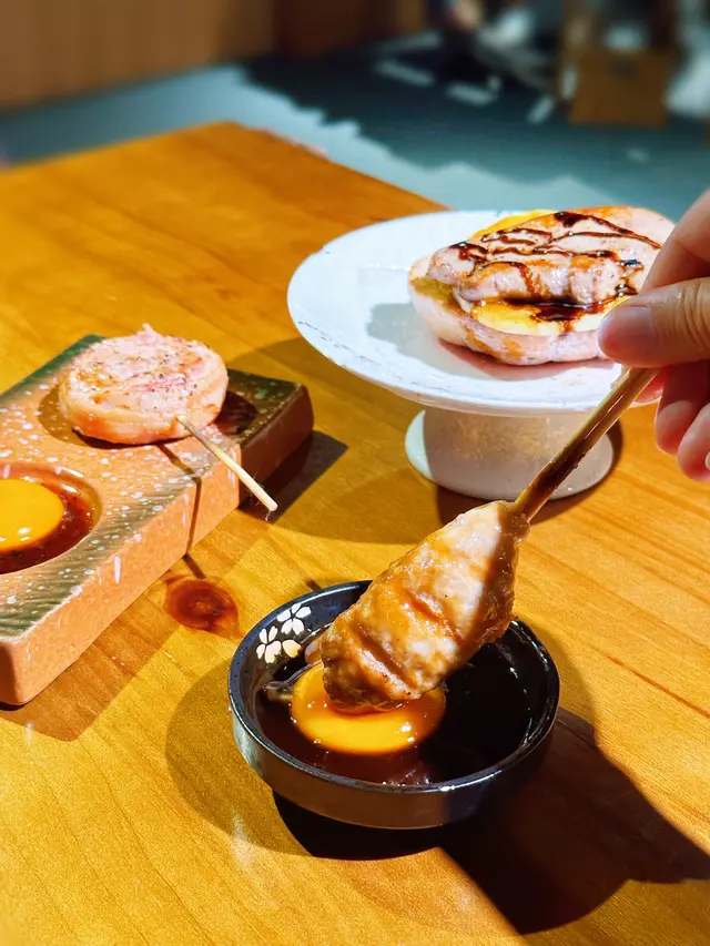 汁燒免治雞肉軟骨棒 (付月見)