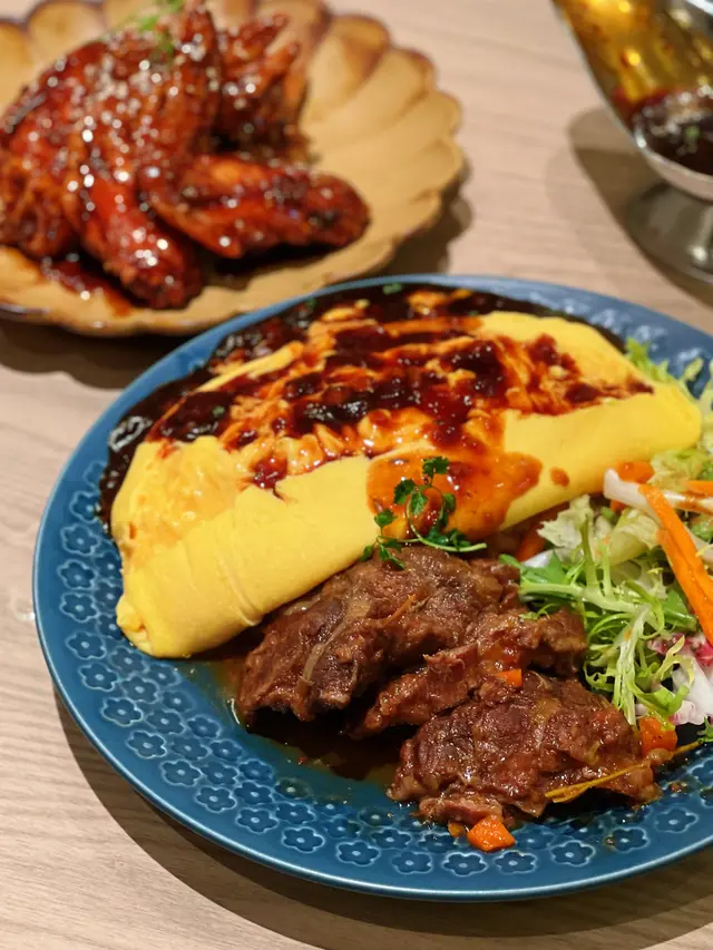 日式紅酒燉牛面肉蛋包飯