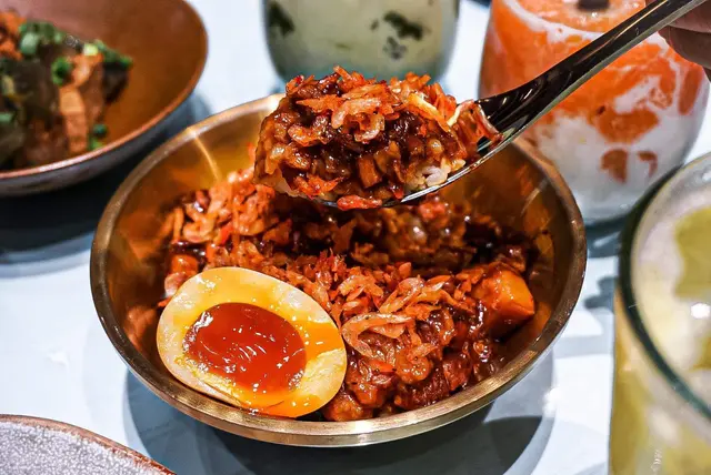 櫻花蝦麻辣魯肉飯