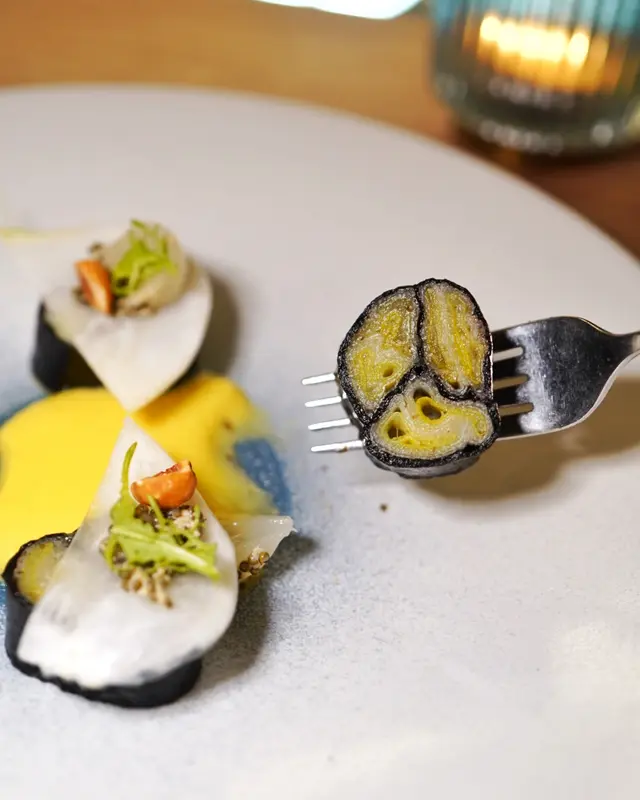 韭葱紫菜卷，甜玉米醬，素魚子醬，山葵