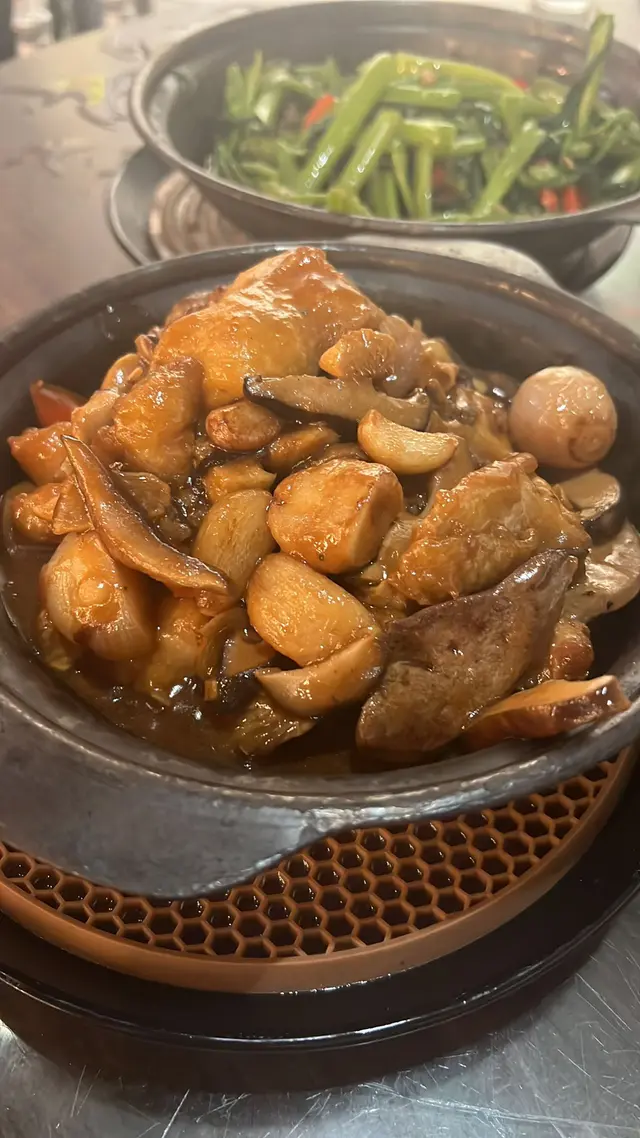啫啫雞煲