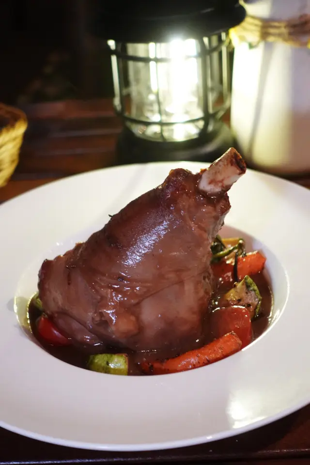 經典紅酒香草燴羊膝