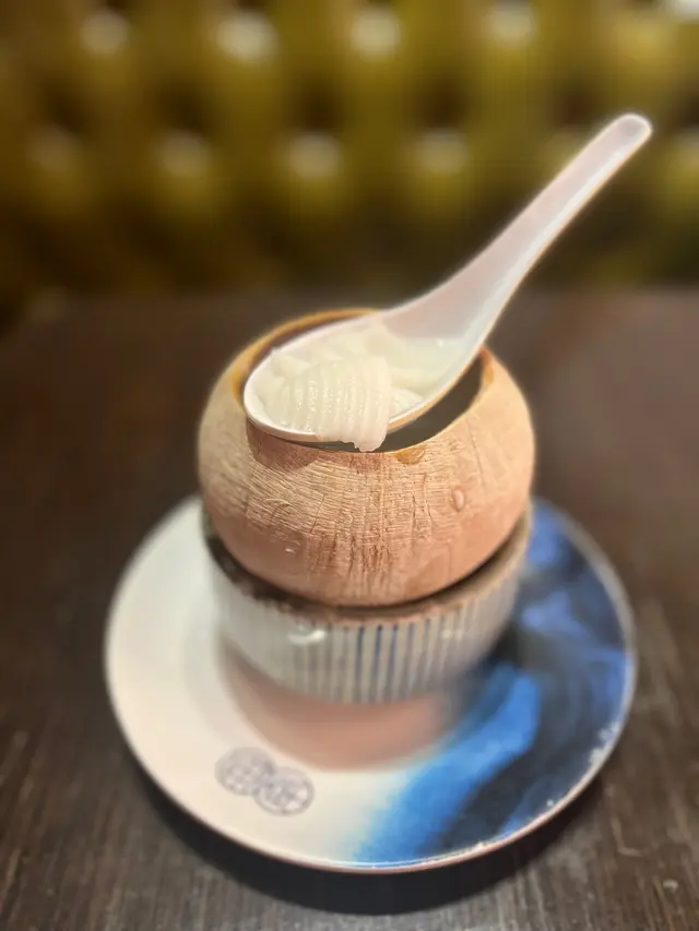 海燕窩燉椰皇