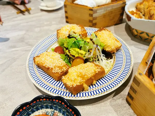 燕麥鳳尾蝦多士