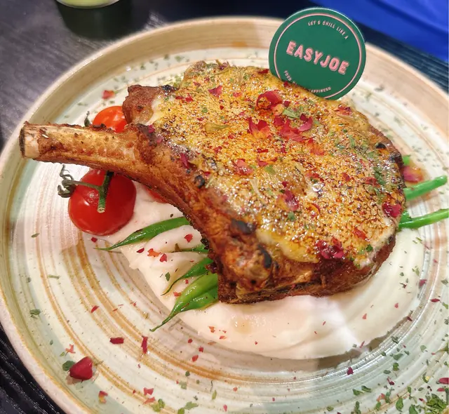 慢煮加拿大豬鞍架配酸梅蛋黃醬 