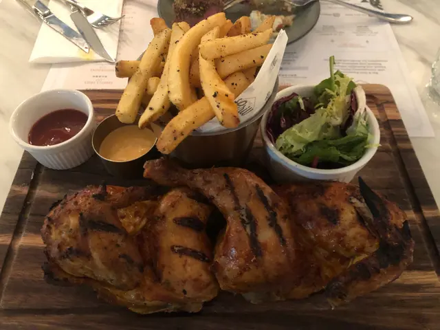 葡式香辣燒春雞配黑松露薯條沙律