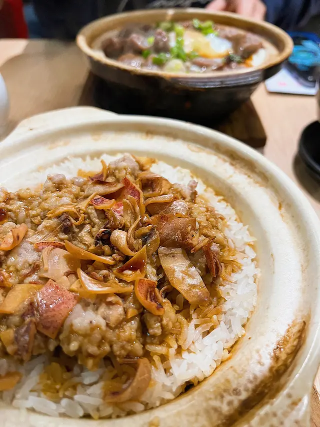 土魷肉餅煲仔飯