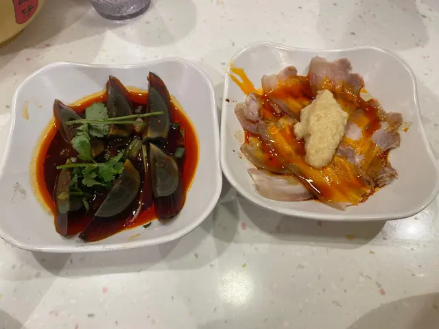 四川青椒皮蛋（一人份量），蒜泥白肉（細）