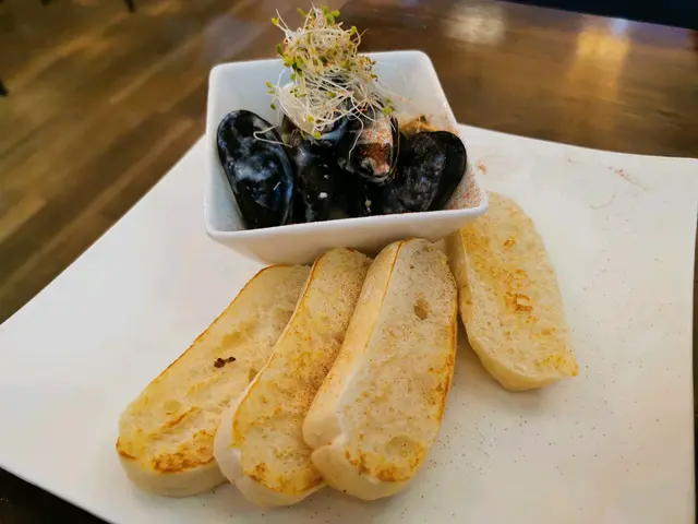 法式白酒煮藍青口