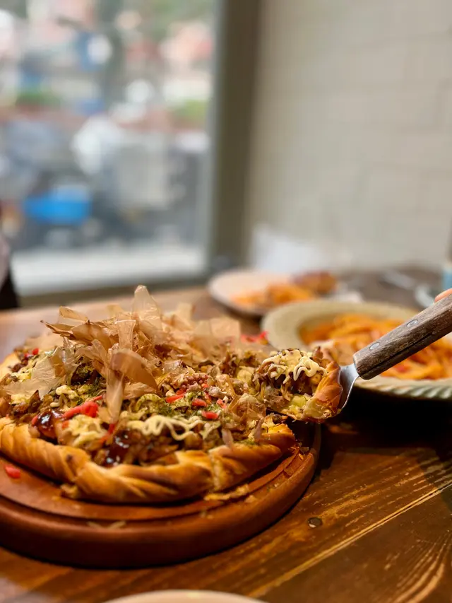 日式海鮮大板燒酥皮薄餅