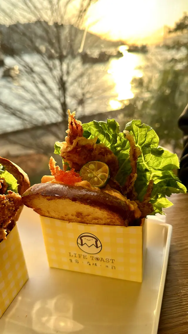 軟殼蟹親子滑蛋吐司