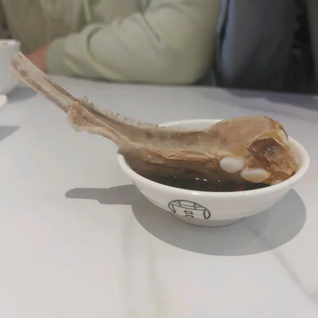這款餐品分有大及小份量，平均1支$44