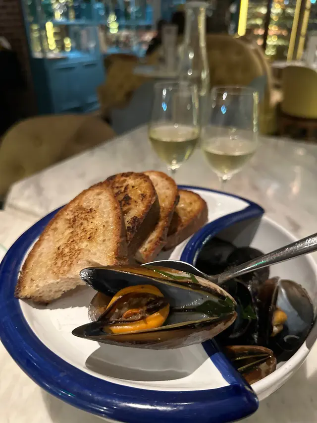 白酒黑胡椒煮青口 Mussels m’petata (half kilo)