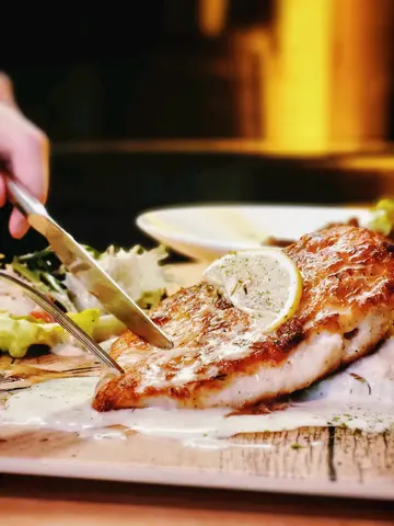 Chicken breast in lemon drill bechamel