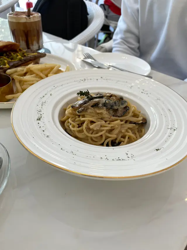 蘑菇黑松露醬配意粉